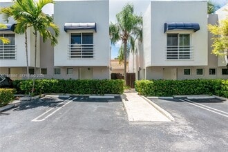 2945 Bridgeport Ave in Miami, FL - Building Photo - Building Photo