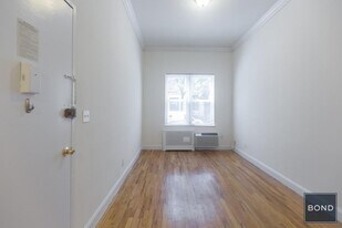 523 E 85th St in New York, NY - Building Photo