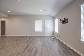 14800 Lost Fls Wy in Oklahoma City, OK - Building Photo - Building Photo