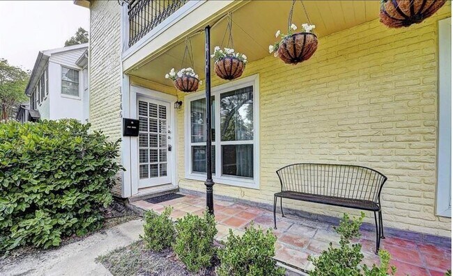 1746 Banks St in Houston, TX - Foto de edificio - Building Photo