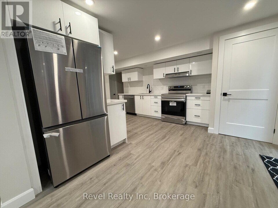 29 Hewitt Pl in Barrie, ON - Building Photo