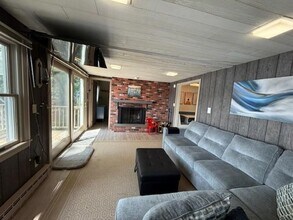 41 Northshore Rd in Sunapee, NH - Foto de edificio - Building Photo