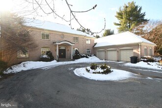 8900 Holly Leaf Ln in Bethesda, MD - Building Photo - Building Photo