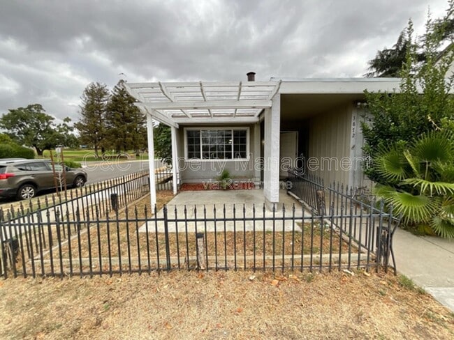 property at 3872 Tiverton Dr