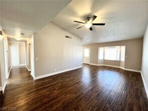 6446 Meadowlark Ln in Las Vegas, NV - Building Photo - Building Photo