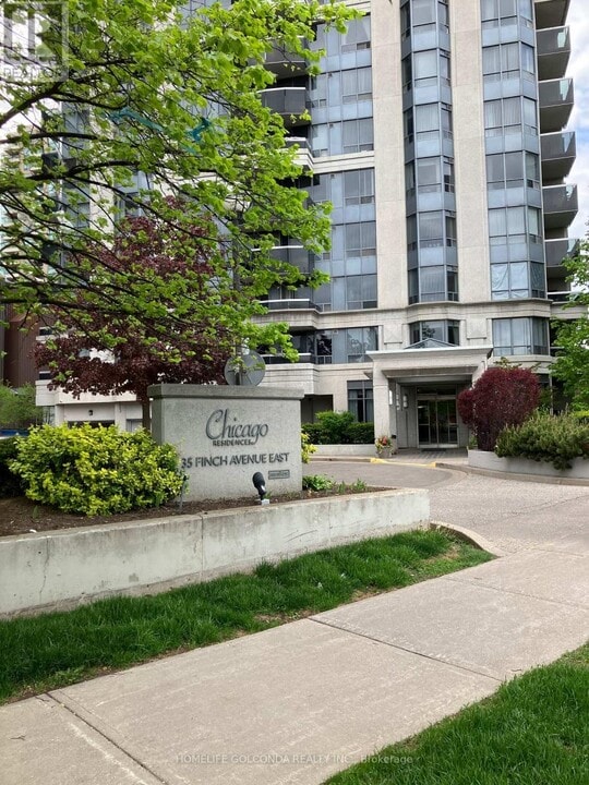 35-1935 Finch Ave E in Toronto, ON - Building Photo
