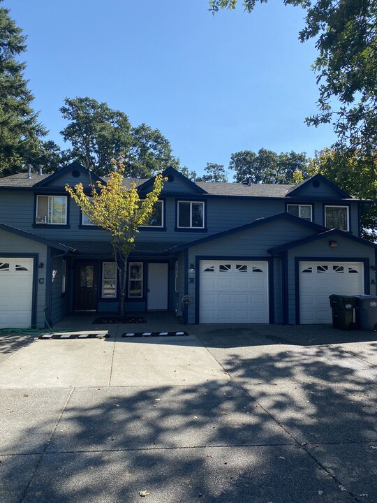 8953 Gravelly Lake Dr SW in Lakewood, WA - Foto de edificio