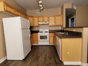 2110 Los Feliz St, Unit 1004 in Las Vegas, NV - Building Photo - Building Photo