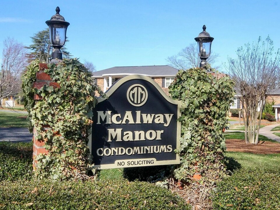 858 McAlway Rd in Charlotte, NC - Foto de edificio