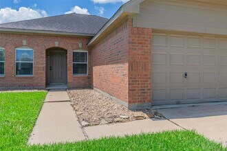 16711 Hollow Ridge Dr in Houston, TX - Building Photo - Building Photo