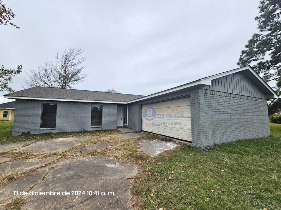 124 Candlelight Ln in Livingston, TX - Foto de edificio