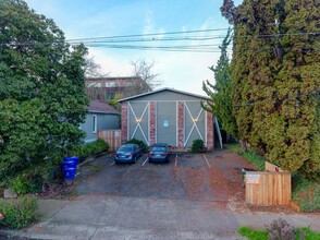 2521-2529 NW Savier St in Portland, OR - Building Photo - Building Photo