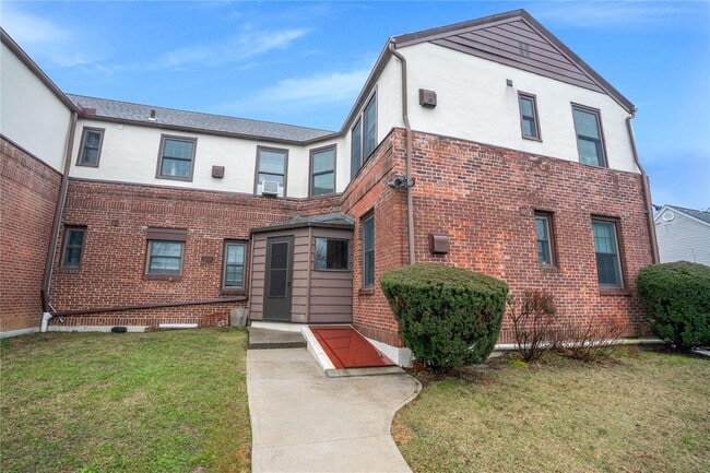 320 Simpson Pl in Peekskill, NY - Building Photo - Building Photo