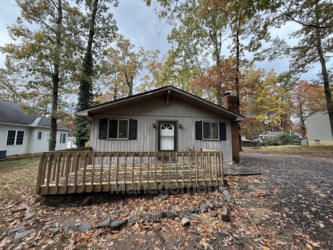 property at 900 Lakeview Pkwy