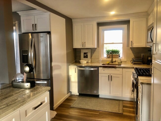 237 Stadley Rough Rd in Danbury, CT - Building Photo - Building Photo