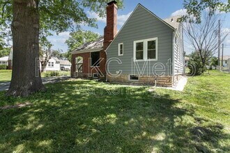 8201 MO-9 in Parkville, MO - Building Photo - Building Photo