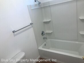 70 E Yates Ave in Porterville, CA - Building Photo - Building Photo