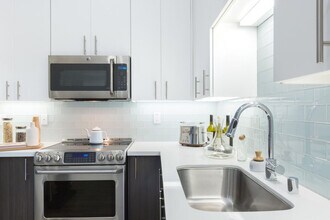 150 S Taaffe St in Sunnyvale, CA - Foto de edificio - Building Photo