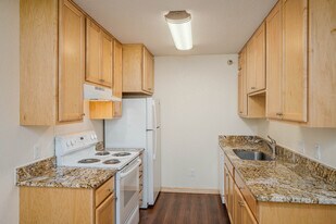 Park Place Apartment in Burnsville, MN - Building Photo