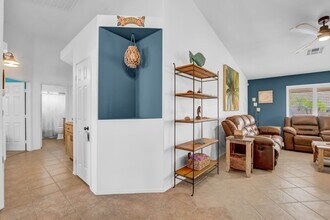 8041 Edward Baher Ave in Las Vegas, NV - Building Photo - Building Photo