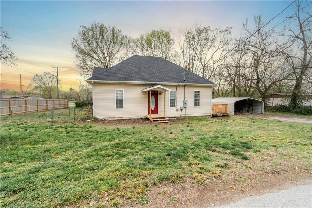 501 2nd Ave SE in Gravette, AR - Building Photo