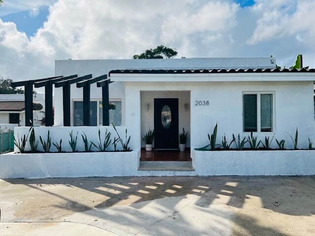 2038 SW 57th Ct in Miami, FL - Building Photo