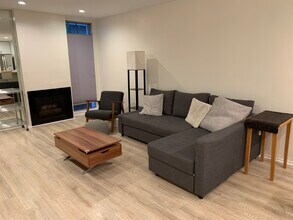 1230 N Sweetzer Ave, Unit 106 in West Hollywood, CA - Building Photo - Building Photo