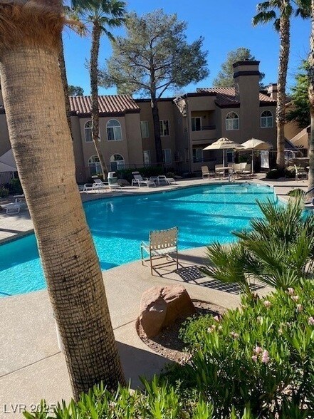 9325 W Desert Inn Rd, Unit 289 in Las Vegas, NV - Building Photo - Building Photo