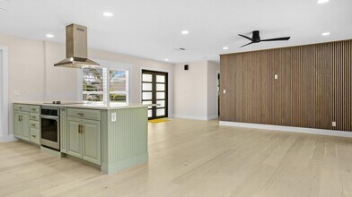158 Lucina Dr in Hypoluxo, FL - Building Photo - Building Photo