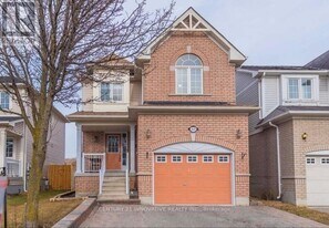 1640 Sarasota Crescent in Oshawa, ON - Building Photo