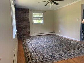 37 Huntington Rd in Hadley, MA - Building Photo - Building Photo