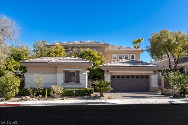 property at 724 Pinnacle Heights