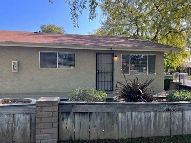 property at 3438-3438 S Woodland St