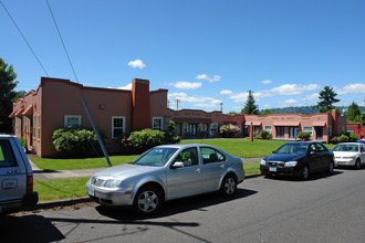 Bowling Green Apartments in Portland, OR - Building Photo - Building Photo