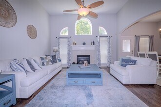 21812 Grand Lancelot Dr in Kingwood, TX - Foto de edificio - Building Photo