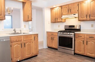 211 Windgate Cir in Monroe, CT - Building Photo - Building Photo