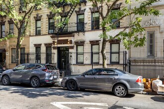 319 E 95th St in New York, NY - Building Photo - Building Photo