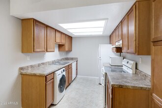 16602 N 25th St-Unit -218 in Phoenix, AZ - Building Photo - Building Photo