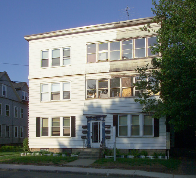 603 Grattan St in Chicopee, MA - Foto de edificio - Building Photo