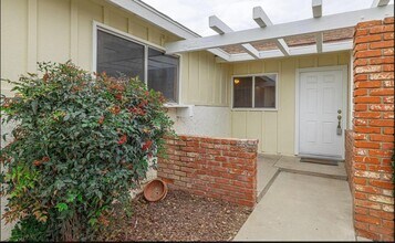41619 45th St W in Lancaster, CA - Building Photo - Building Photo