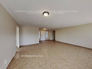1826 E St Charles Ave in Phoenix, AZ - Foto de edificio - Building Photo