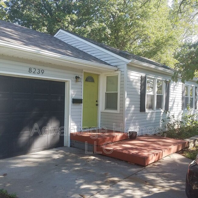 8239 Woodward in Overland Park, KS - Building Photo - Building Photo