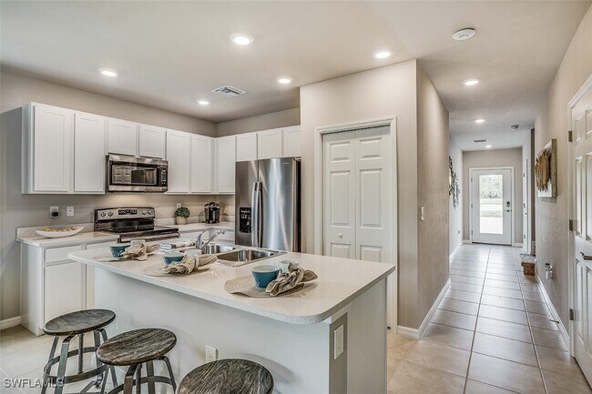 15339 Wildflower Cir in Naples, FL - Building Photo - Building Photo
