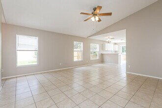 9837 Morris Glen Way in Tampa, FL - Building Photo - Building Photo
