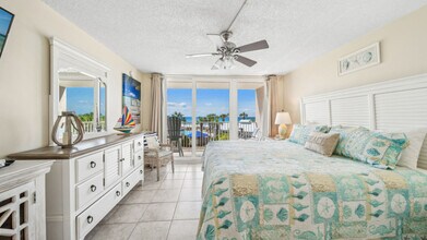 7205 Thomas Dr in Panama City Beach, FL - Building Photo - Building Photo