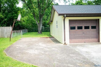 3808 Timbercrest Dr NW in Huntsville, AL - Building Photo - Building Photo