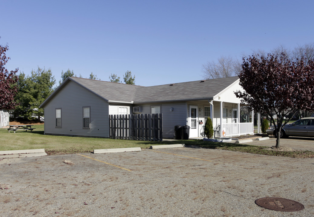 680-730 Beverly Ave in Canal Fulton, OH - Building Photo