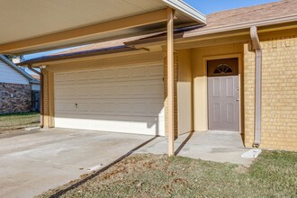 301 Guadalupe Dr in Saginaw, TX - Building Photo - Building Photo