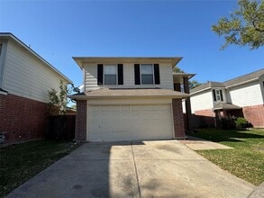 8266 Golf Green Cir in Houston, TX - Building Photo - Building Photo