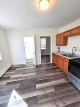 91-99 Ives Street, Unit 99 Ives #5 in Providence, RI - Foto de edificio - Building Photo